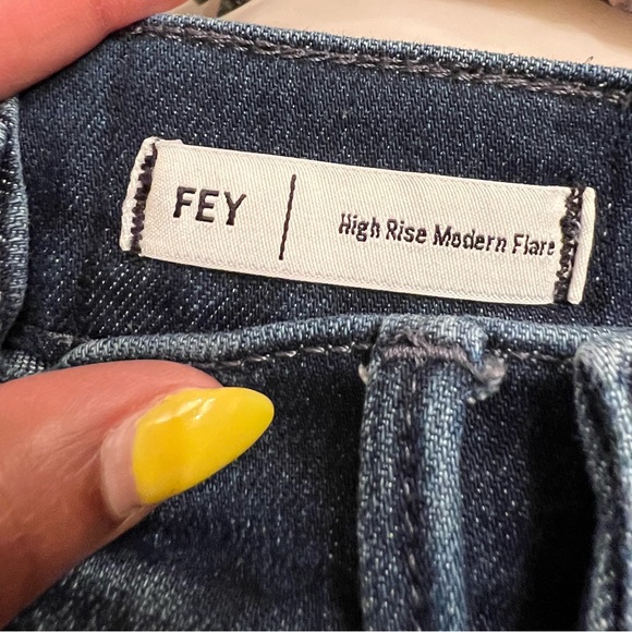 True Religion, “Fey” High Rise Modern Flare Jeans, Sz 27 - Picture 4 of 5